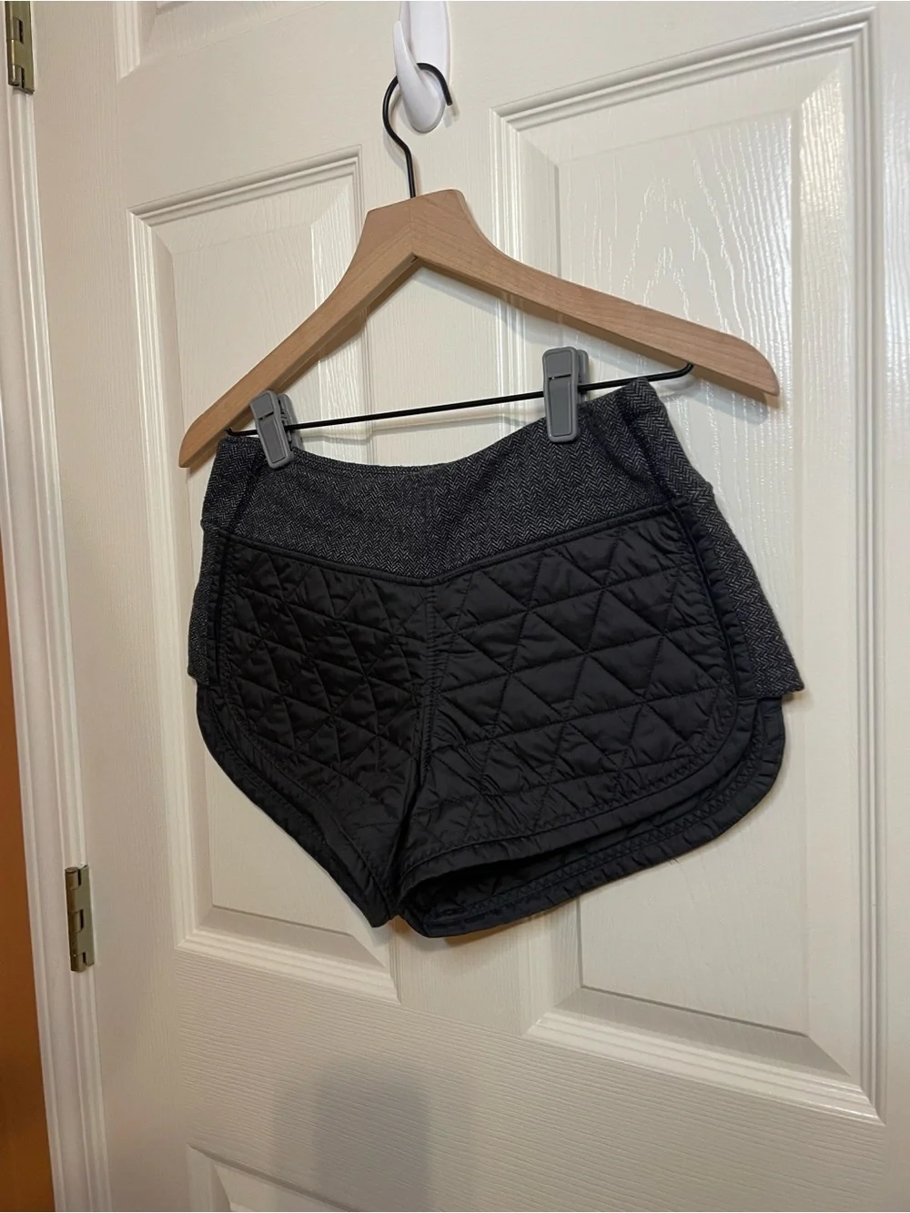 Lululemon Hot Cheeks Shorts in Black Heathered Herringbone Size 4